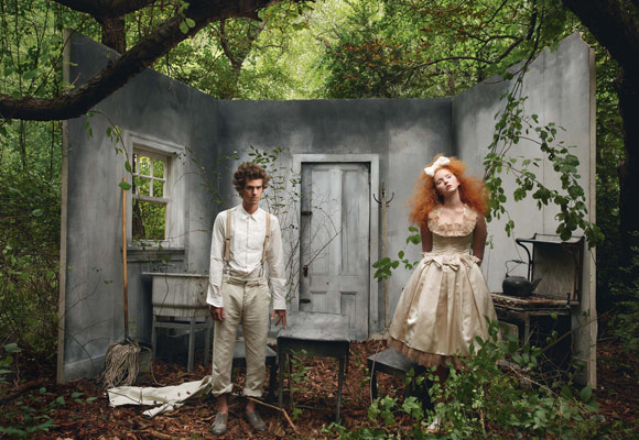 fantastical and nearly macabre photography annie leibovitz's pictures